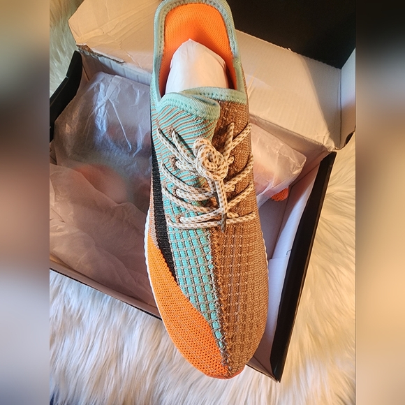 Fashion Nova sneakers - Picture 1 of 4